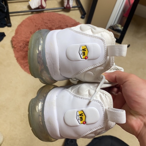 nike vapormaxes - Picture 3 of 4